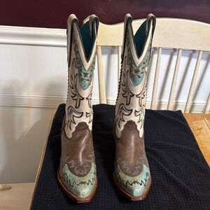 Tony Lama Cream and Teal Heeled Western Boots
